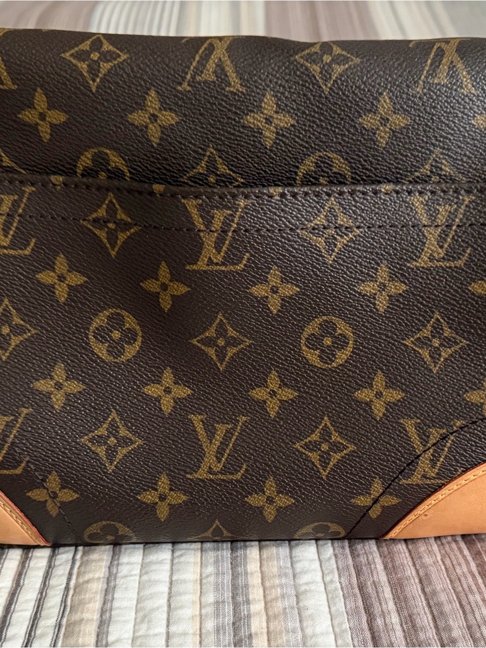 Louis Vuitton Beverly MM Monogram Brown Shoulder Bag with Vachetta Trim - Picture 3 of 13